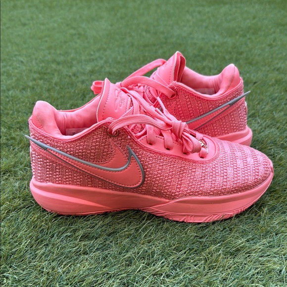 Nike Lebron XX